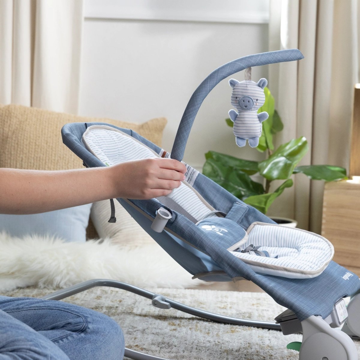 INGENUITY™ HAPPY BELLY ROCK - TO - BOUNCE MASSAGE SEAT - CHAMBRAY - Premium for Kids in Qatar | Toysaro.com