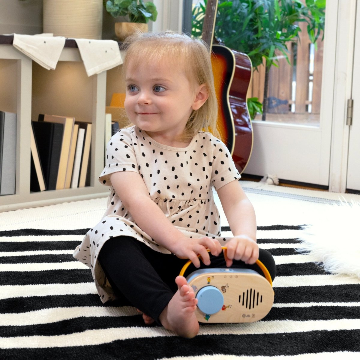 BABY EINSTEIN™ DISCOVERY RADIO TOY RADIO ( HAPE) - Premium for Kids in Qatar | Toysaro.com