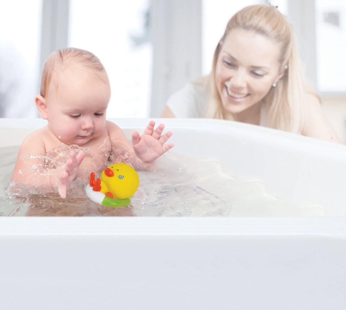 INFANTINO BATH DUCK SQUIRT & TEMPERATURE TESTER - Premium for Kids in Qatar | Toysaro.com