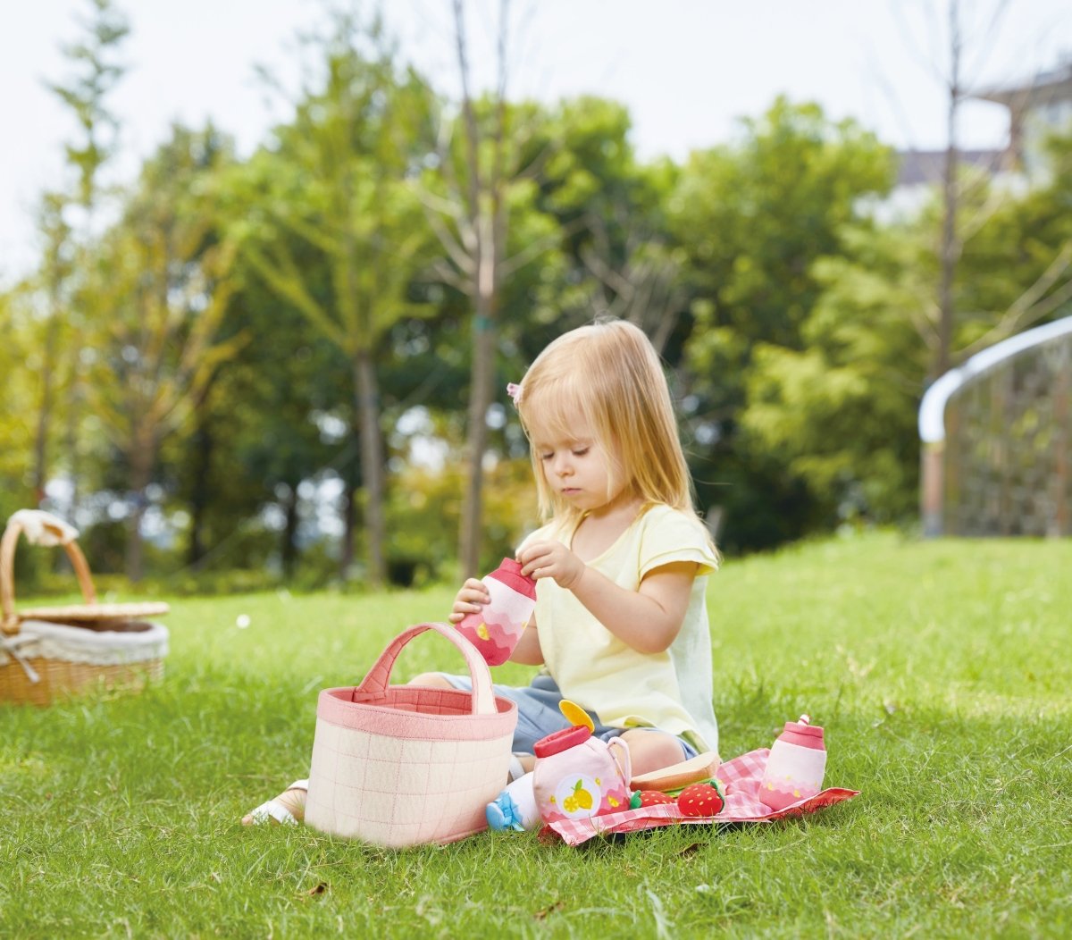 Hape Toddler Picnic Basket - Premium for Kids in Qatar | Toysaro.com