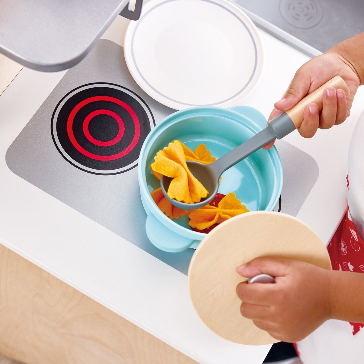 LITTLE CHEF COOKING & SERVE PLAY SET - Premium for Kids in Qatar | Toysaro.com