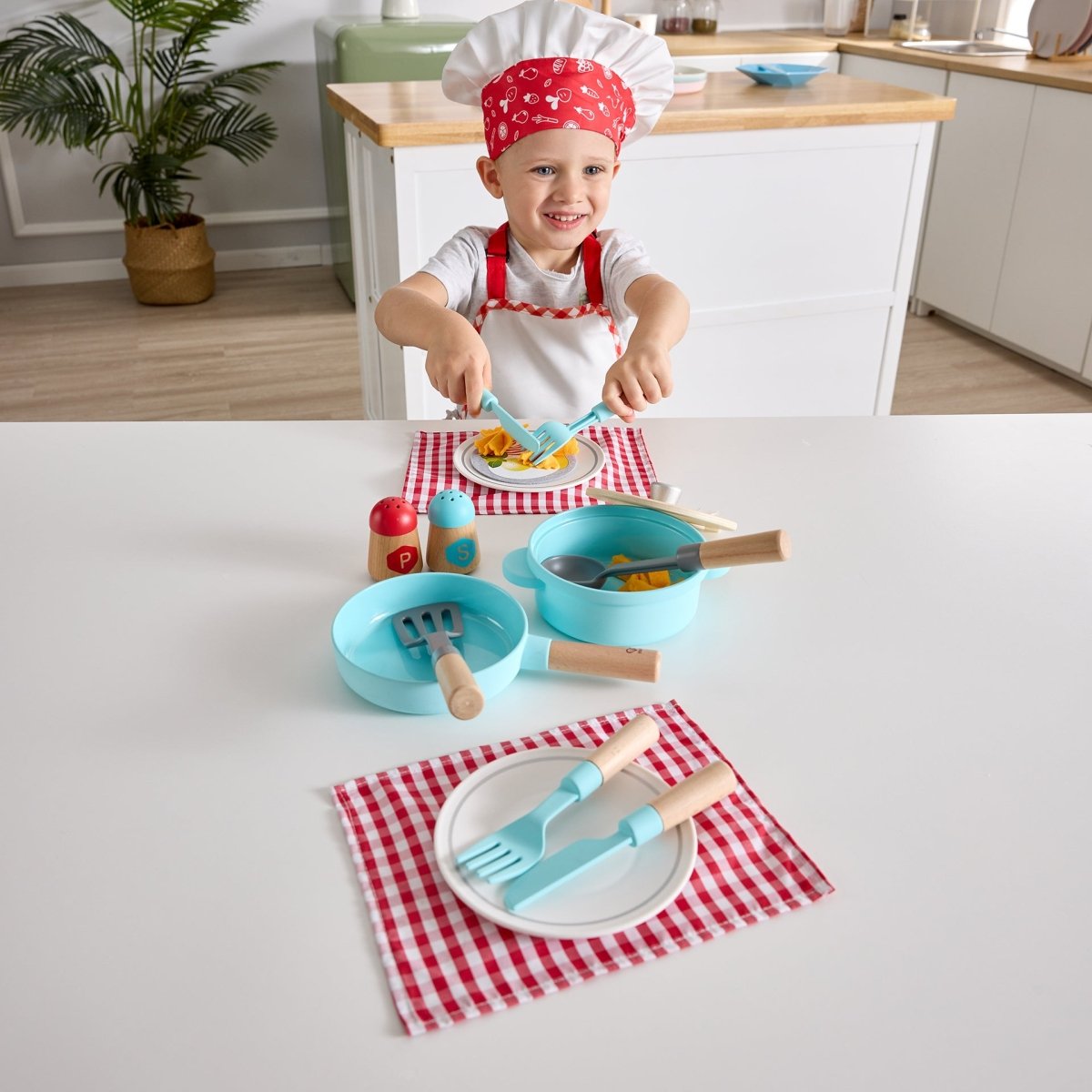 LITTLE CHEF COOKING & SERVE PLAY SET - Premium for Kids in Qatar | Toysaro.com