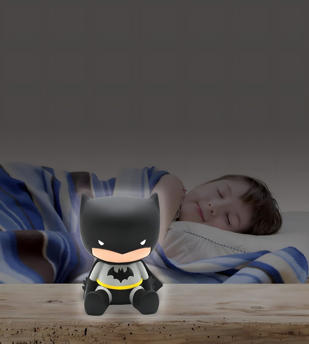 BATMAN 3D COLOR CHANGE POCKET NIGHT LIGHT 13CM - Premium for Kids in Qatar | Toysaro.com