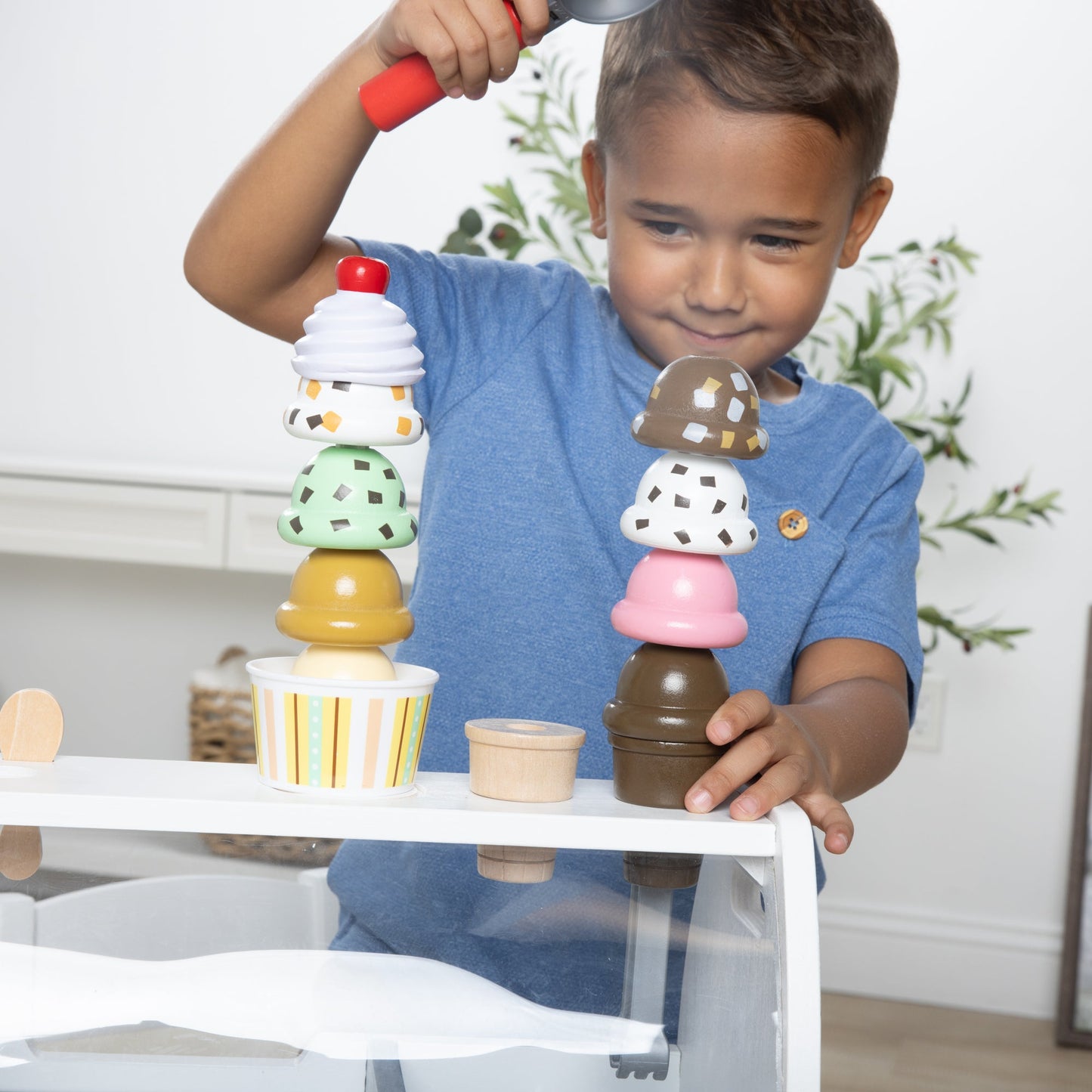 Melissa and Doug Scoop & Serve Ice Cream Counter - Premium for Kids in Qatar | Toysaro.com