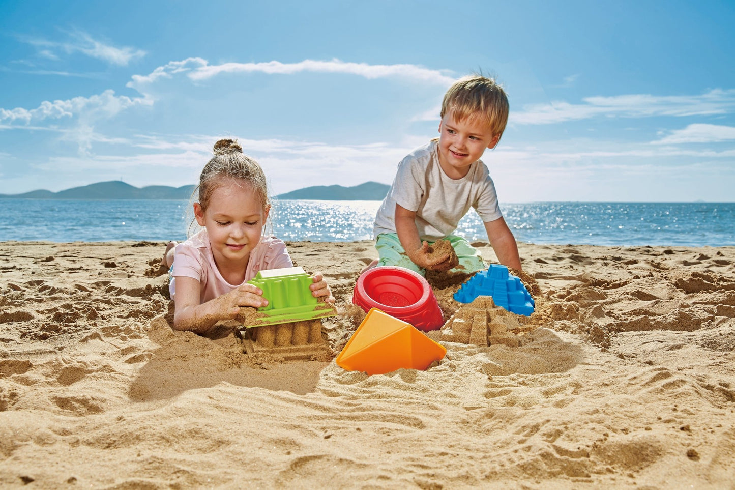 Hape - Mayan Pyramid Sand & Beach Toy - Blue - Premium for Kids in Qatar | Toysaro.com